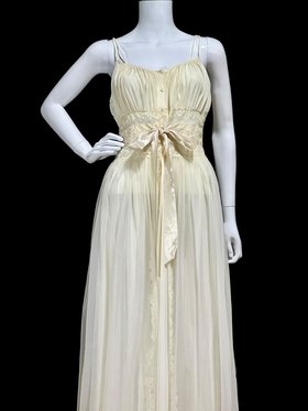 EYEFUL by RUTH FLAUM, 1950s vintage nightgown, white full length night dress