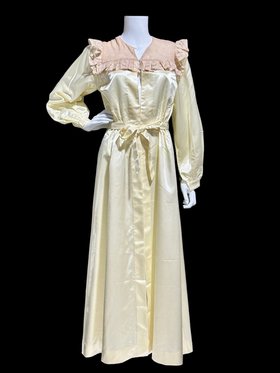 1930s vintage dressing gown, shiny candlelight satin and lace peignoir robe